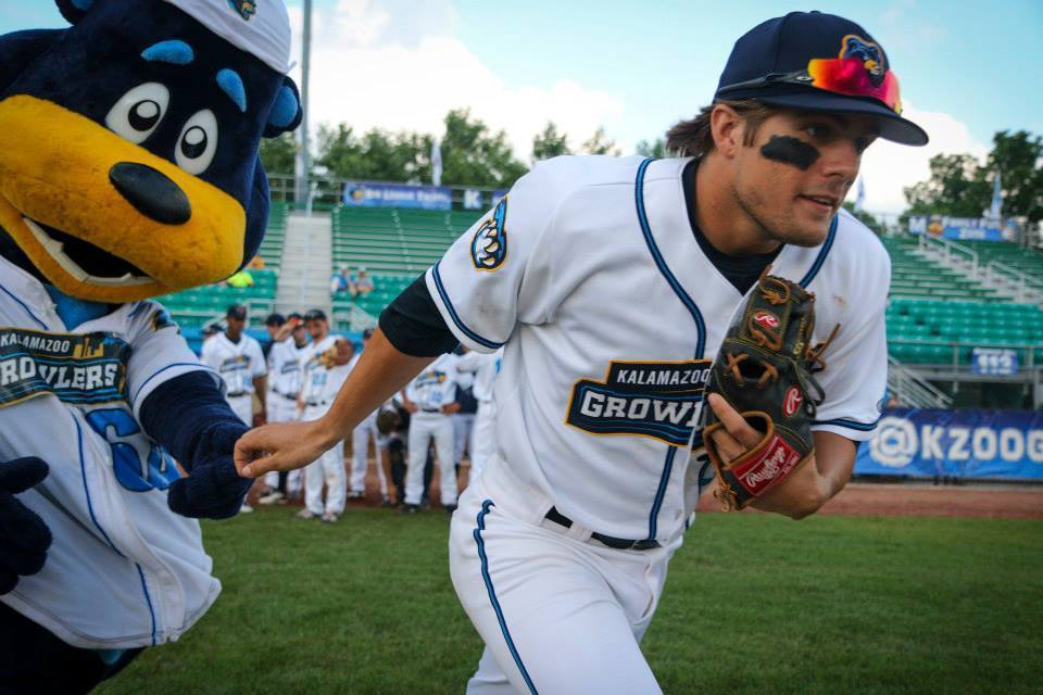 Custom-mascot-in-sports-1