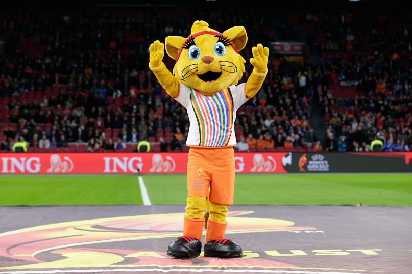 Custom-mascot-in-sports-12