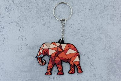 Schluesselanhanger_Elefant Gepersonaliseerde sleutelhanger in de vorm van een rode mozaïek-elefant