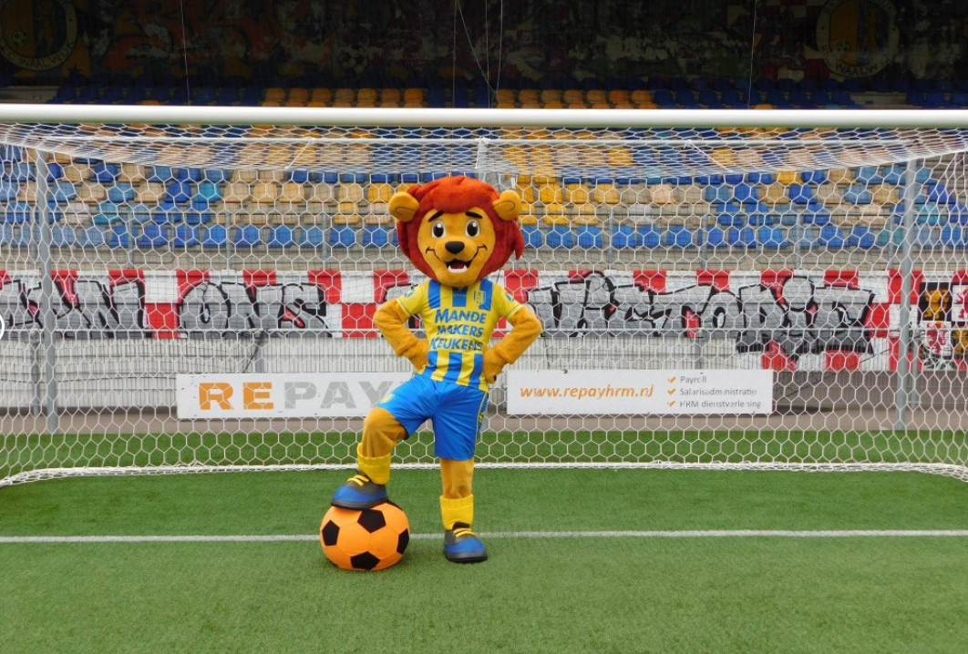 Nieuwe Ricky Mascotte Pak RKC Waalwijk Door Promo Bears