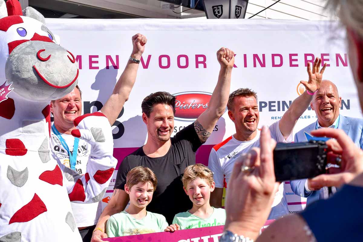 ACC161257 DaDa mascotte – Stichting DaDa – NL