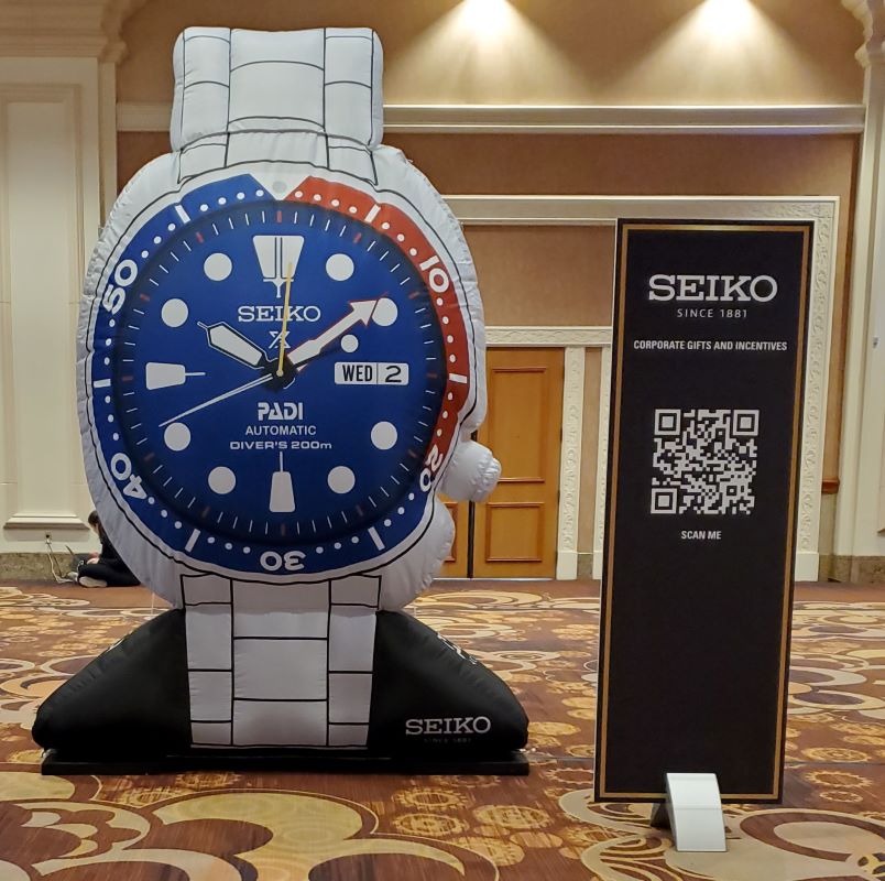 Custom-Inflatable-Product-Replica-Seiko-Watch-Made-by-Promo-Bears- Large Replica of Watch for Business