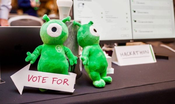 SmartRecruiters-Custom-Plush Buitenaardse knuffels veroorzaken opschudding op beursbezoek