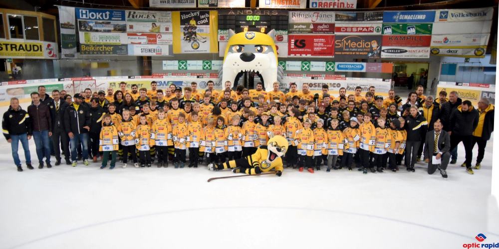 Spelerstunnels Opblaasbare spelerstunnel gemaakt door Promo Bears gebaseerd op een mascottehoofd voor een ijshockeyteam